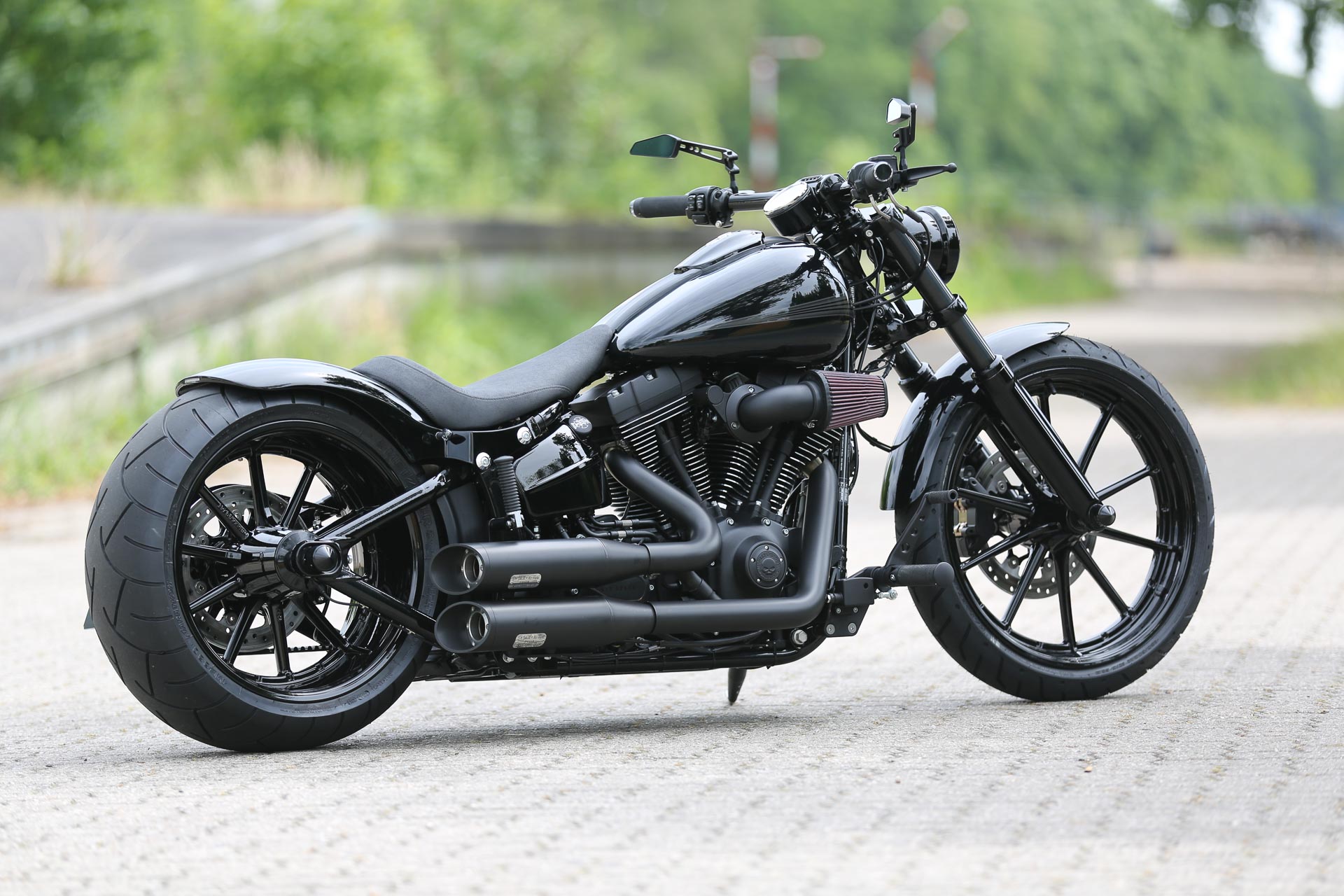 Thunderbike Completely Black • Custombike & Harley-Davidson Gallery