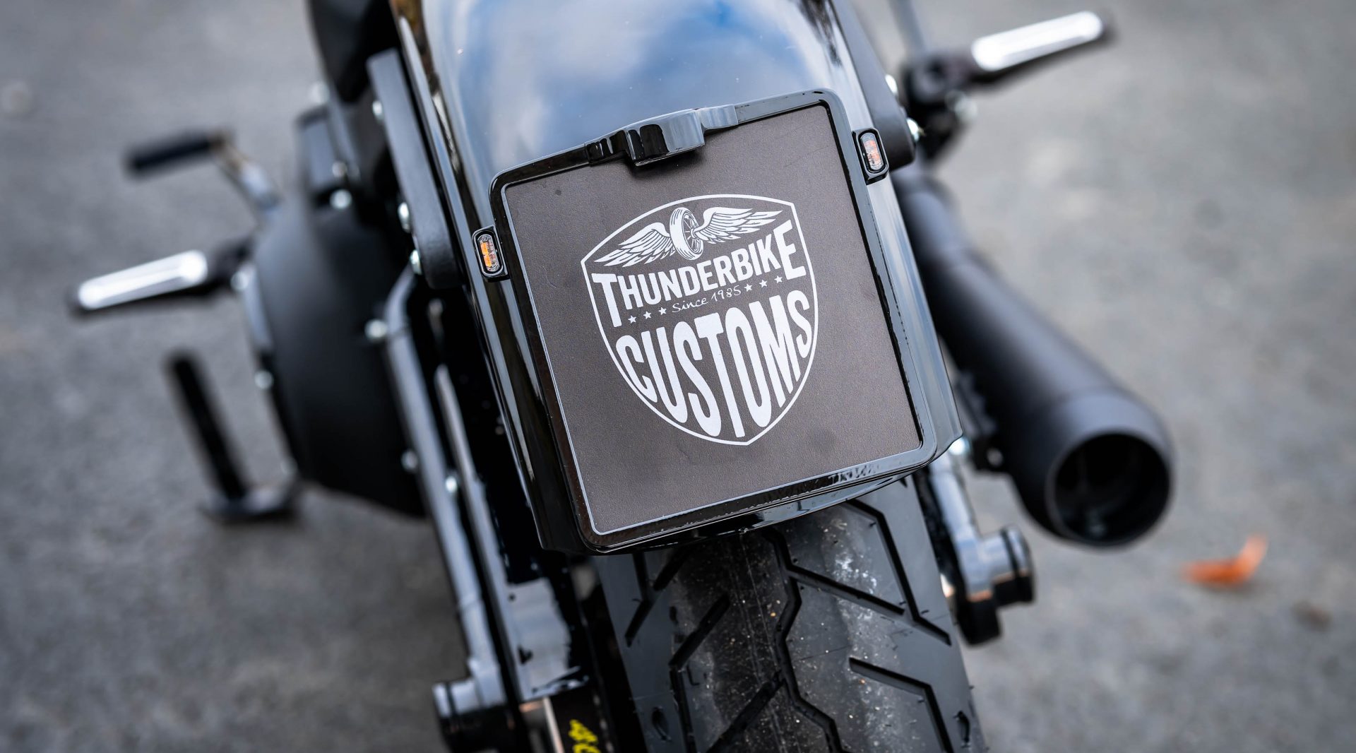 Neu Motorrad Kennzeichenhalter Mit Rücklicht Beleuchtung Bremslicht für Harley
